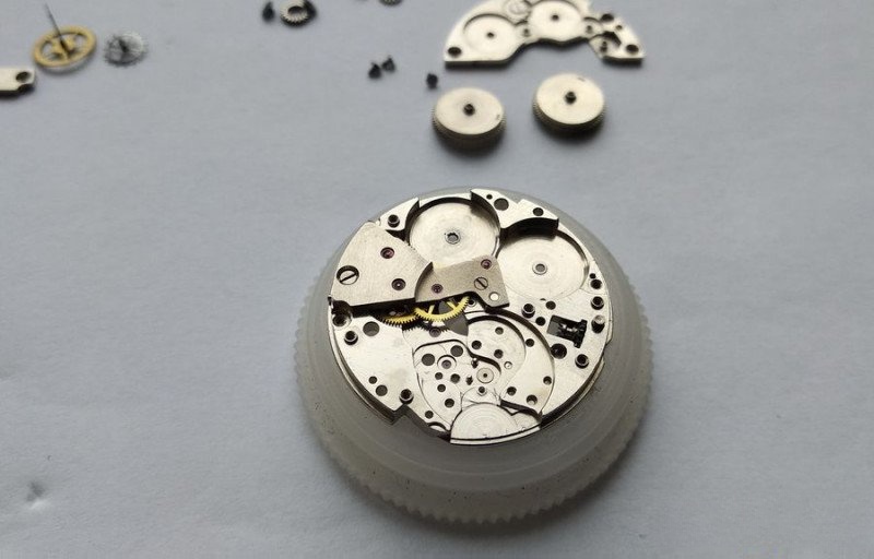 Second gear train bridge with four jewels
