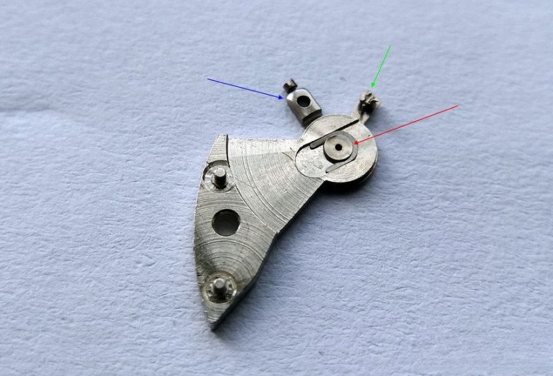 Balance bridge features - adjustable stud, regulator lock, and quick-change Incabloc
