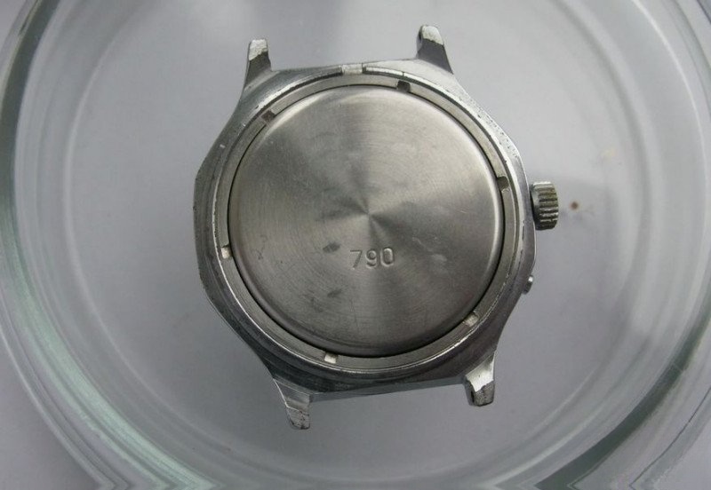 Slava 2428 caseback view showing dust and moisture protection