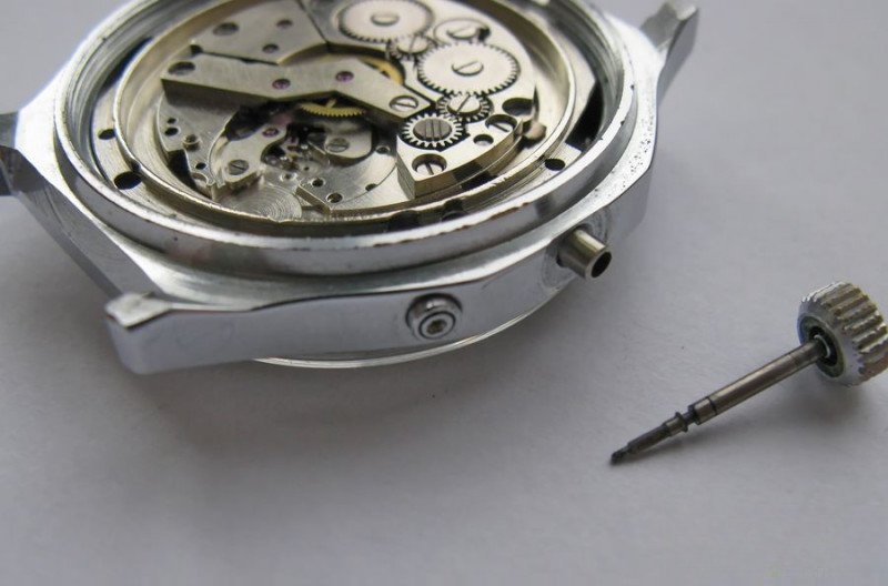 Pressing stem release button on Slava 2428