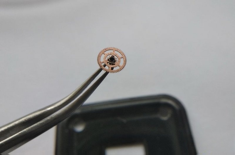 Minute pinion assembly showing friction wheel side