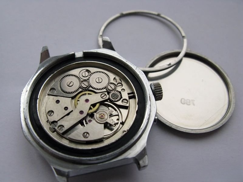 Opening the Slava 2428 case showing retaining ring and gasket