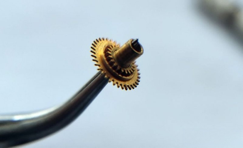 Double-tier hour wheel close-up