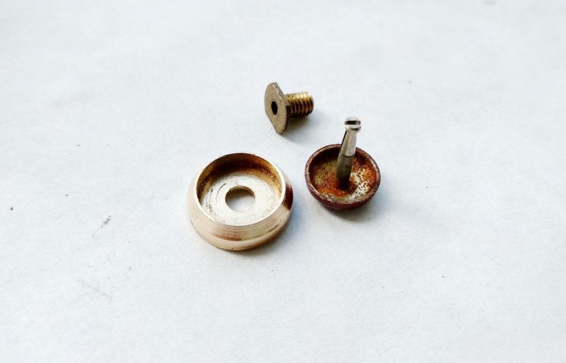 Removing bushing assembly with decorative plate