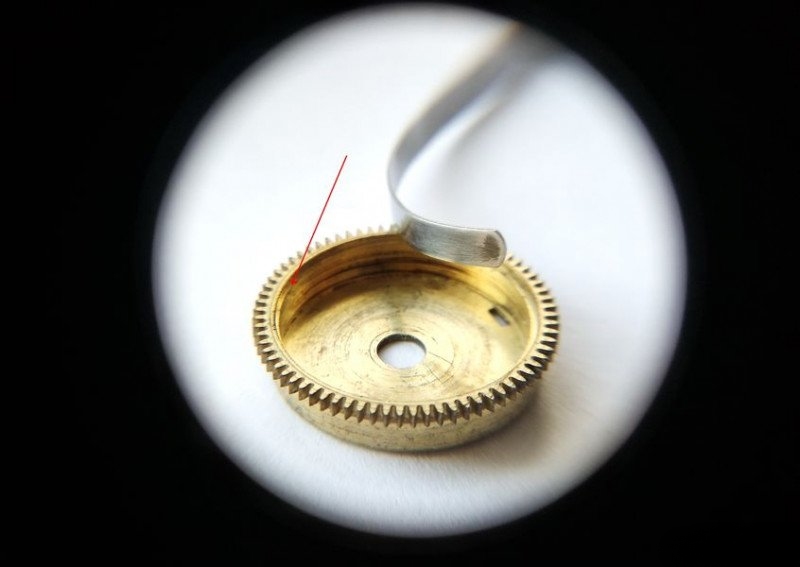 Lubricating alarm barrel wall with thick oil