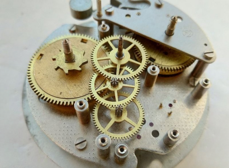 Arranging wheel train for bridge installation