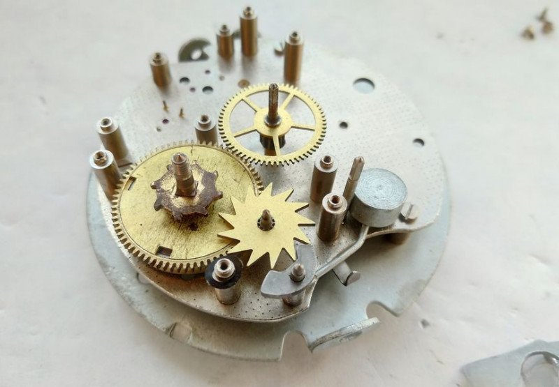 Installing hammer fork and ratchet wheel