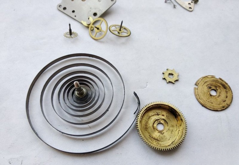 Extracting powerful mainspring from barrel