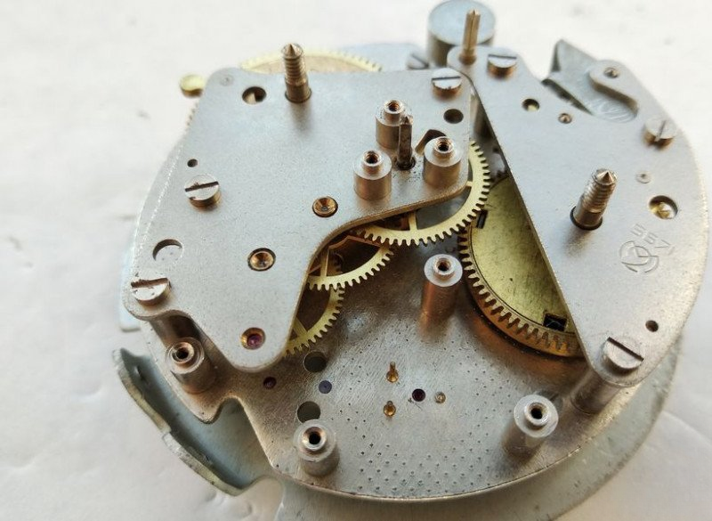 Installing escape wheel in jeweled bearings