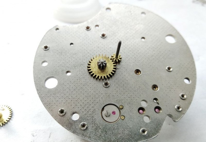 Installing cannon pinion wheel