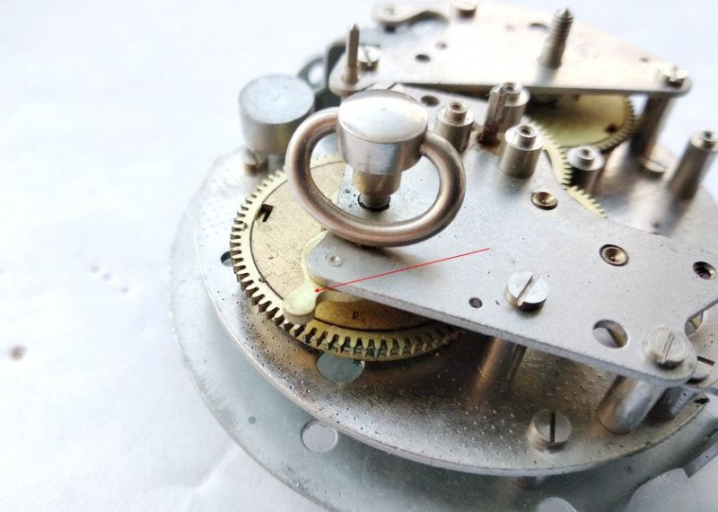 Releasing mainspring tension using ratchet lever