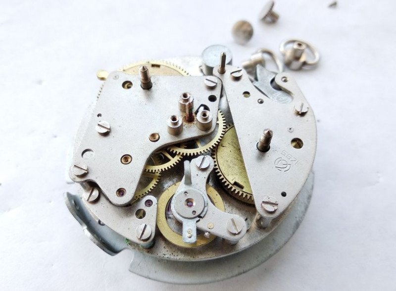Exposed Slava caliber 5671 mechanism