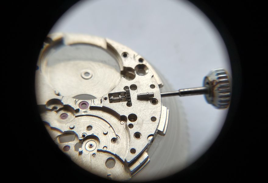 The stem-release button shown before installation