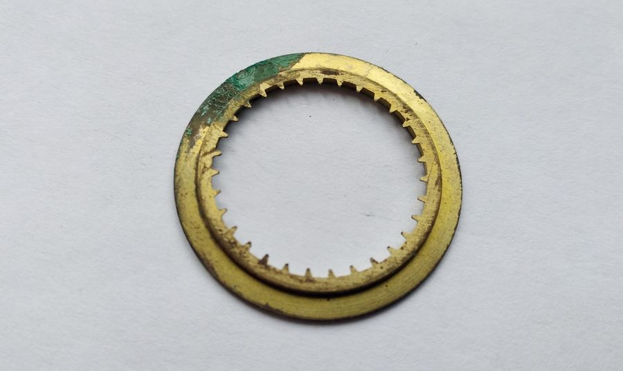 The date disc showing heavy oxidation