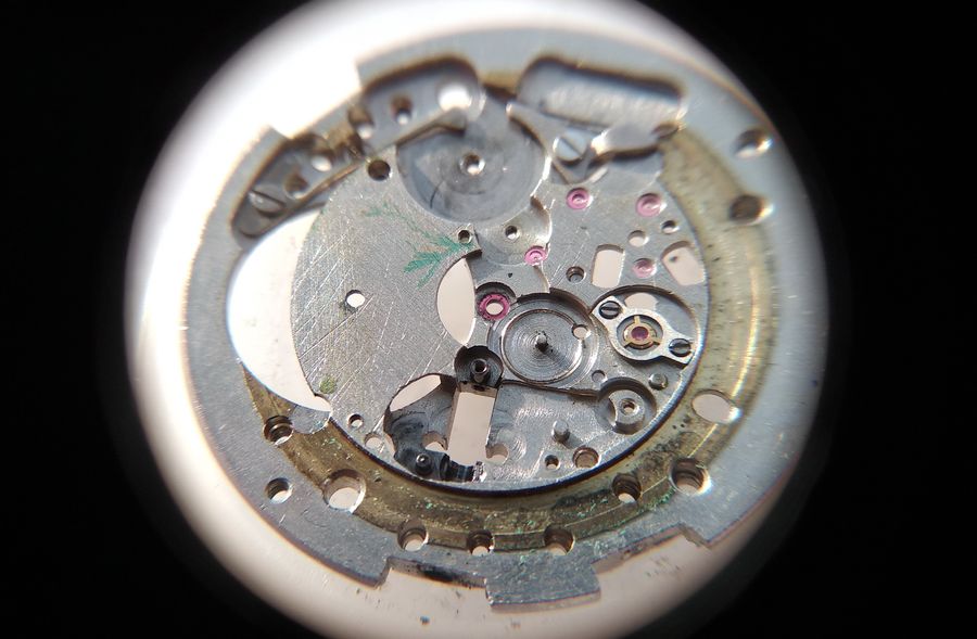 The keyless works fully disassembled