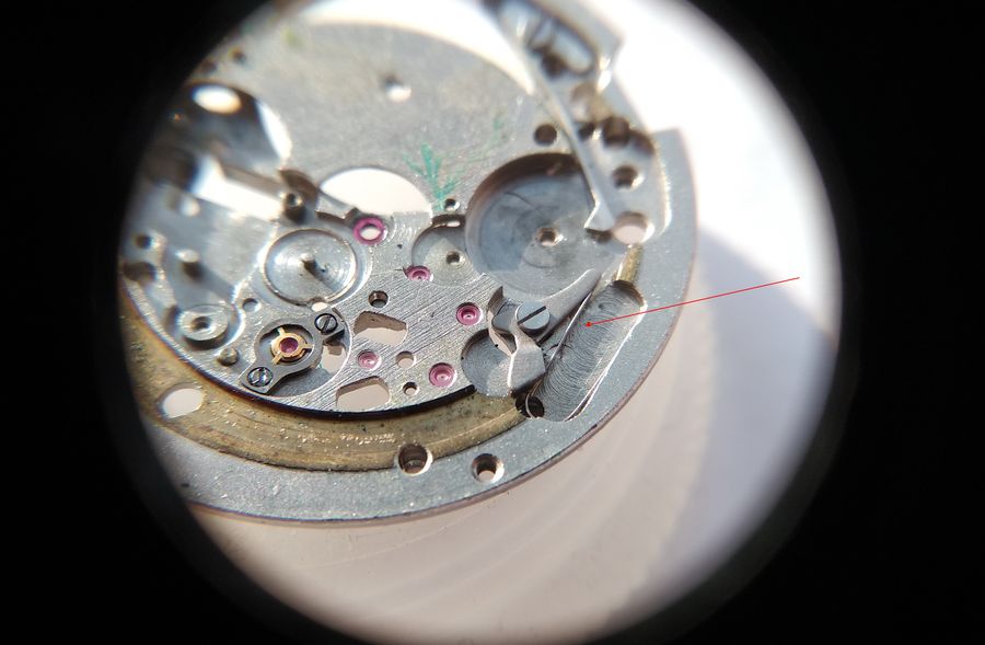 Disassembling the date-disc detent: lever and U-shaped spring