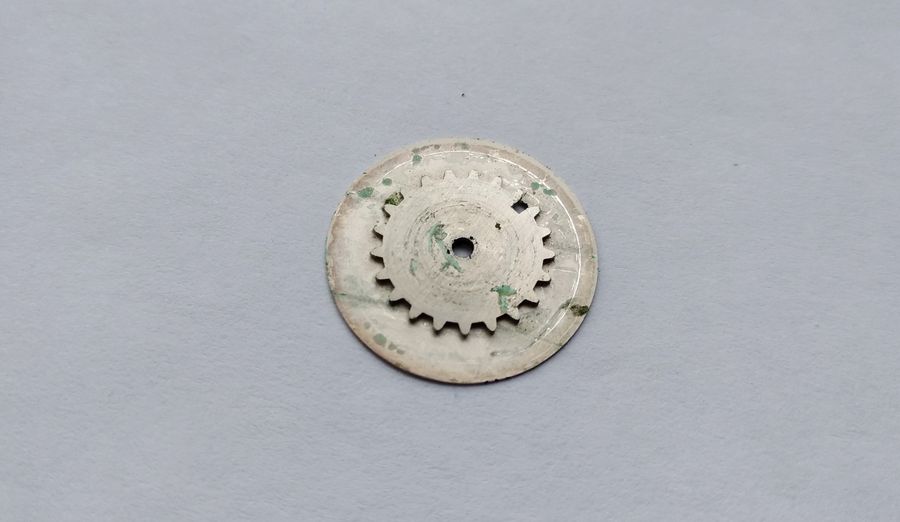 The reverse side of the day-of-week calendar disc