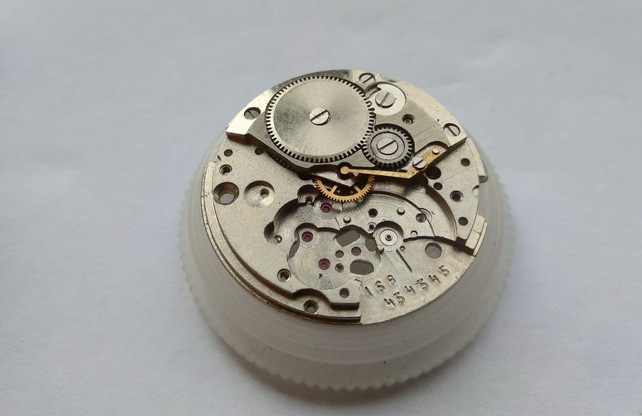 Removing the winding wheels from the plate
