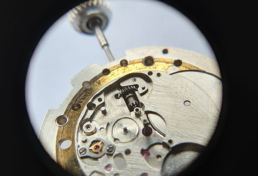 Installing the intermediate setting lever onto the release button