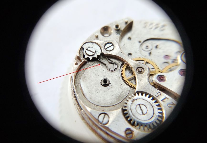 Vostok 2605 barrel area through loupe showing barrel ratchet wheel removed and old-style click mechanism with its spring