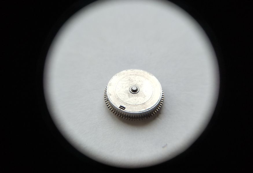 Vostok 2605 barrel through loupe with cover pressed into place and closed