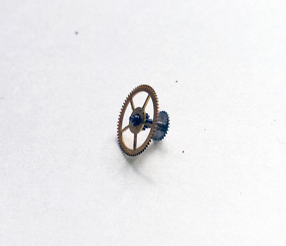 Reference image of the central wheel showing its drive geometry