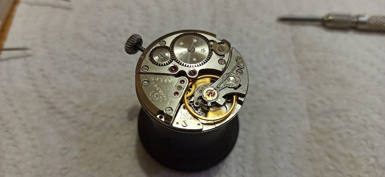 Fully assembled 2809 movement running on a movement holder