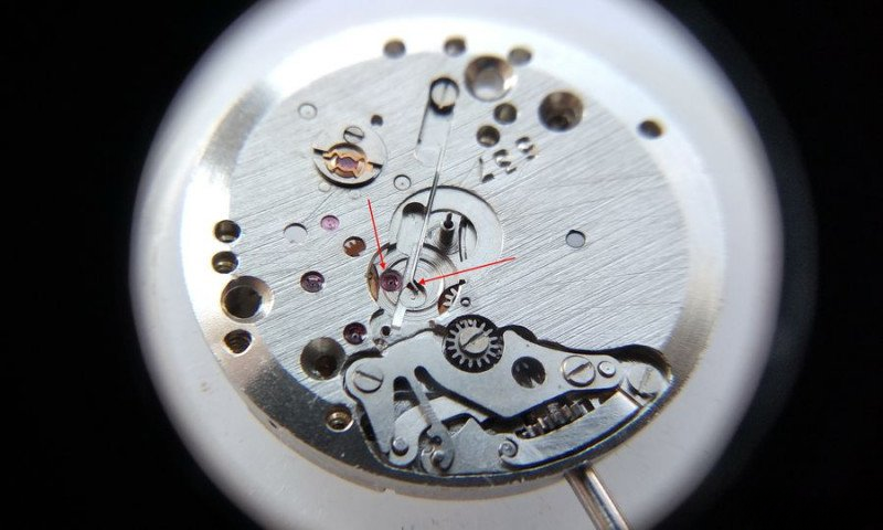 Lubricating cannon pinion jewel and spring