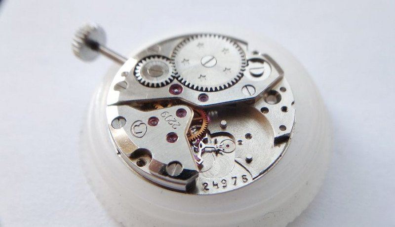 Complete escapement with balance installed