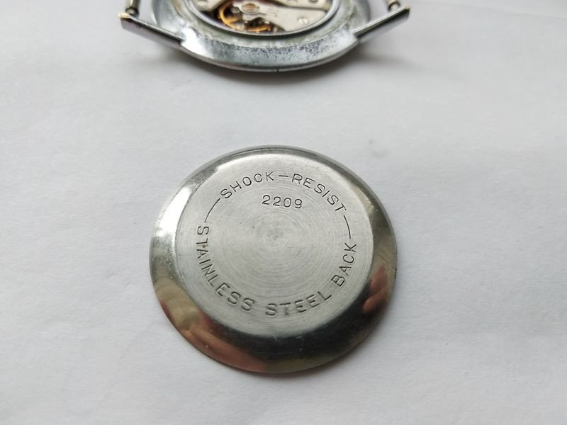 Case back and case construction details