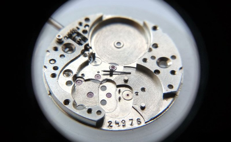 Installing lubricated seconds pinion