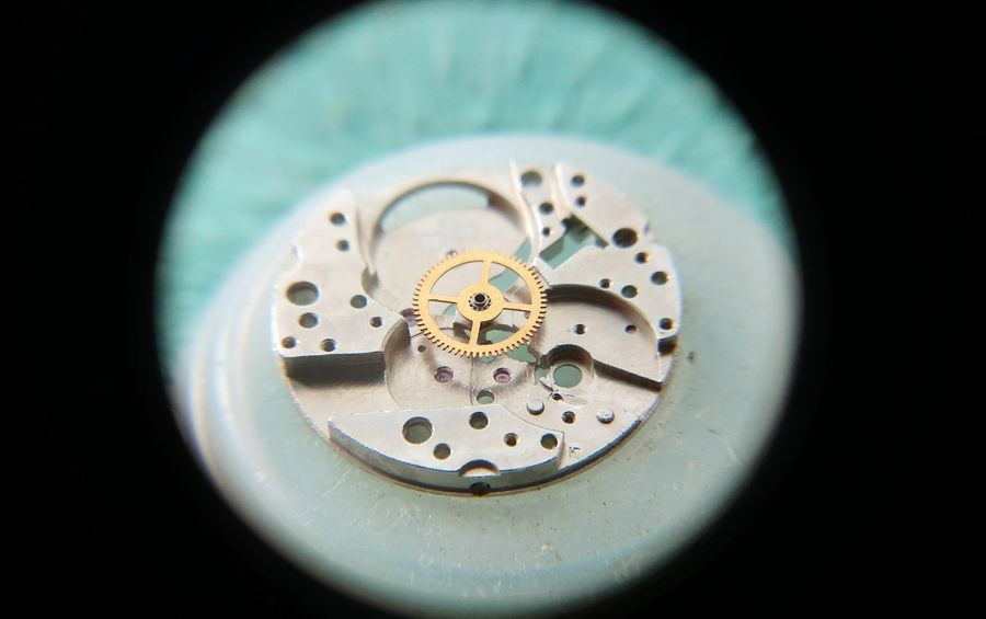 The center-wheel bridge jewel being lubricated with MBP-12 oil