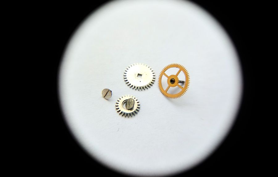 The winding wheels and the center wheel removed and grouped together