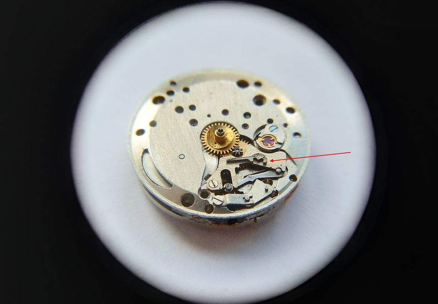 The broken retaining spring of the intermediate setting lever in the keyless works