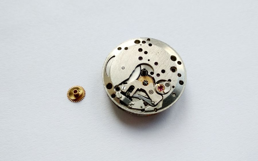 Hour wheel and its spring washer being removed from the dial side of the movement