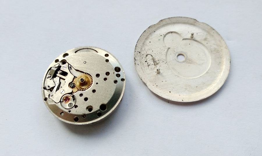 Dial-side of the movement exposed after dial removal, in good overall condition