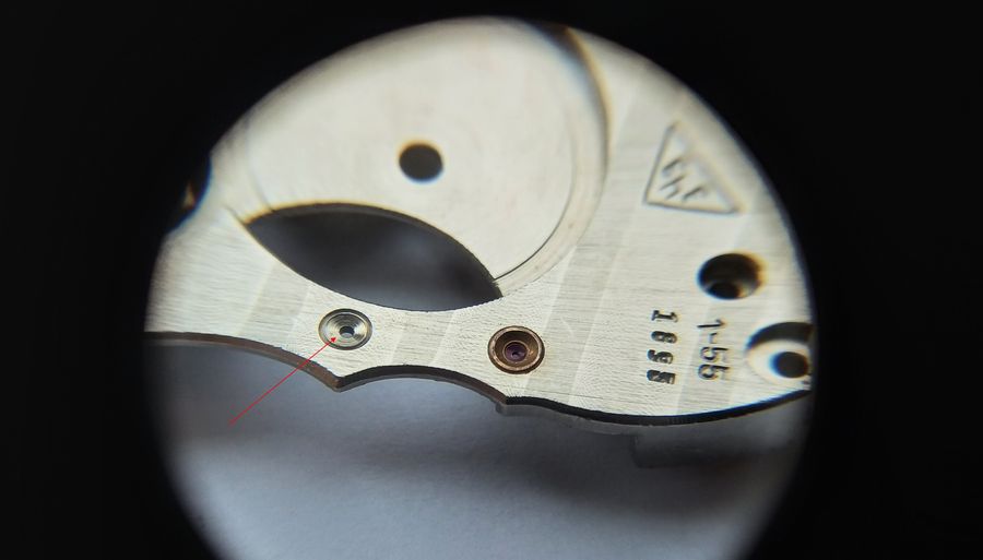 Center wheel heel pivot, one millimetre, showing no wear
