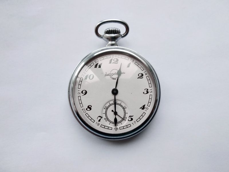 Zlatoustovskie pocket watch with a strongly domed crystal, shown from the front under macro lighting