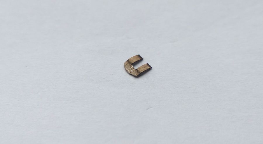Close-up of the broken inner loop of the mainspring