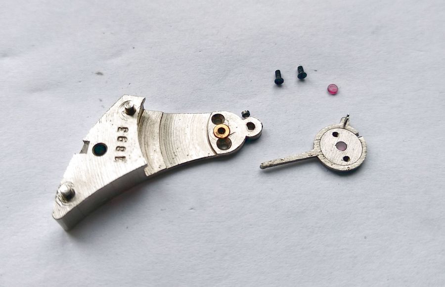 Further view of the dismantled balance parts