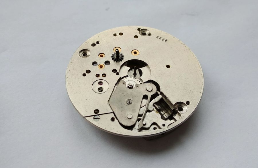 Movement with the cannon pinion removed, ready to address the barrel motor