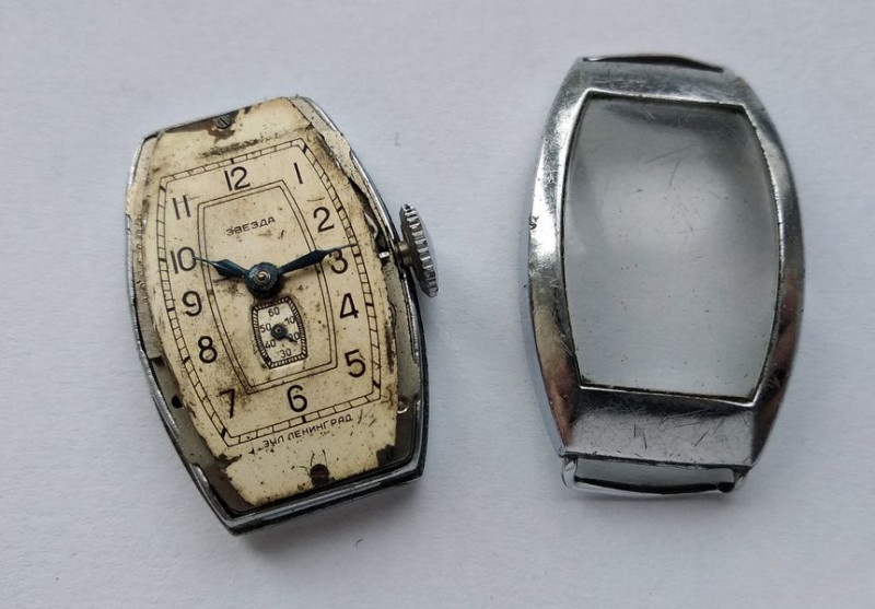 Zvezda watch with upper case half removed