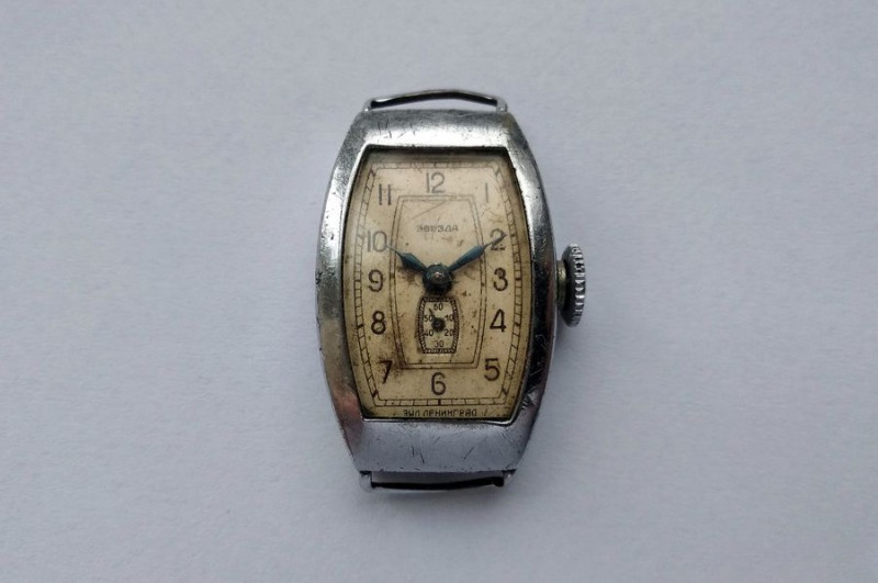 Zvezda watch front view showing dial and case condition
