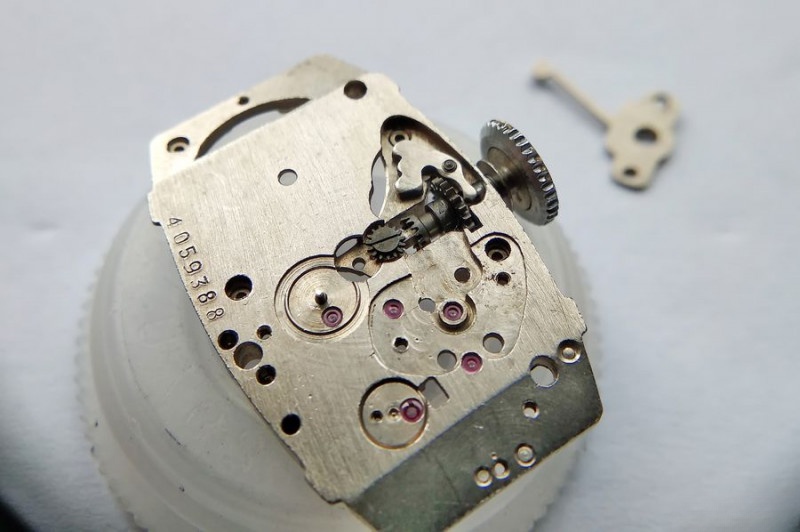 Installing and lubricating setting wheel