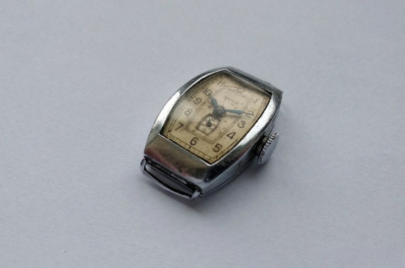 Zvezda watch angled three-quarter view