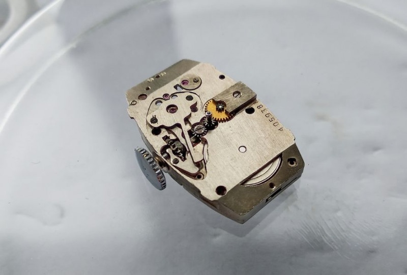 Installing dial-side setting components