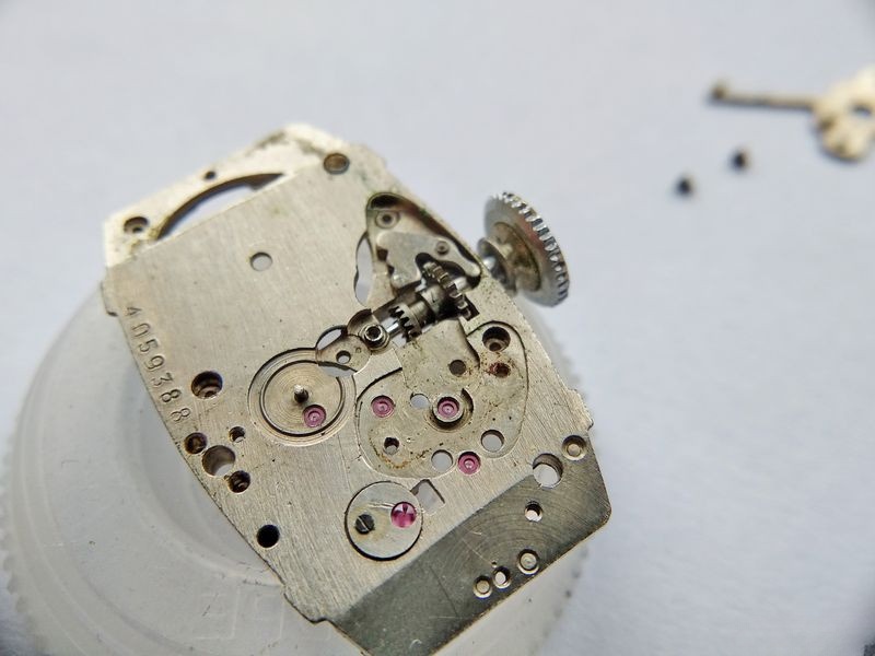 Disassembling keyless works components
