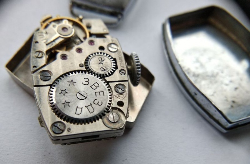 Barrel click mechanism with complex spring design