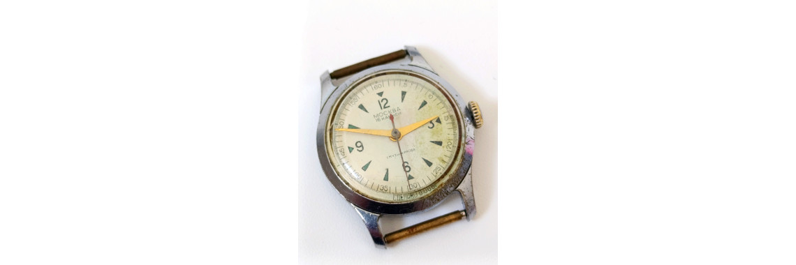 The Hunchback: Inside the 1MChZ Caliber 2608, a Central-Seconds Cousin of the Pobeda 2602