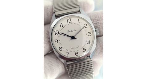The Raketa 2609.NA: Servicing the Flat Russia, a Caliber Built to Outlast Its Owners
